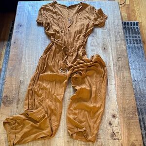Urban rebel mustard brown Tan short sleeve Jumpsuit with zipper and belt NWT